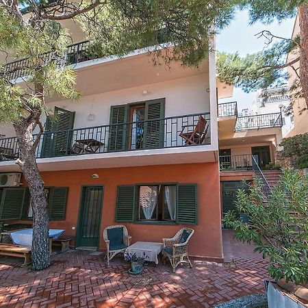 Apartments By The Sea Brela, Makarska - 16950 Ngoại thất bức ảnh