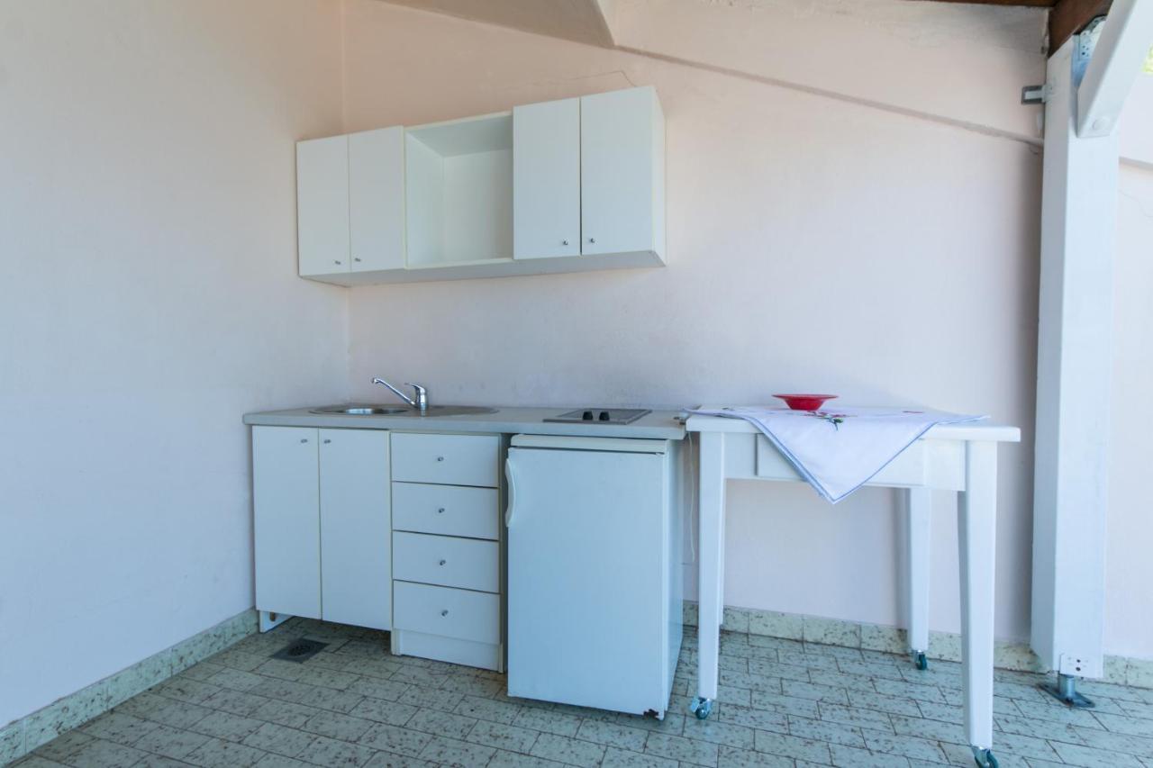 Apartments By The Sea Brela, Makarska - 16950 Ngoại thất bức ảnh