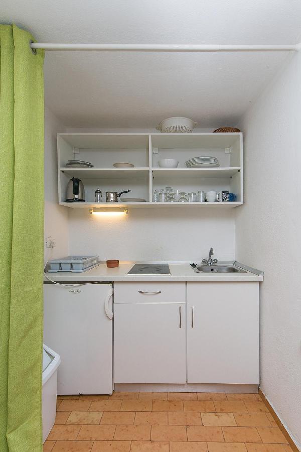 Apartments By The Sea Brela, Makarska - 16950 Ngoại thất bức ảnh