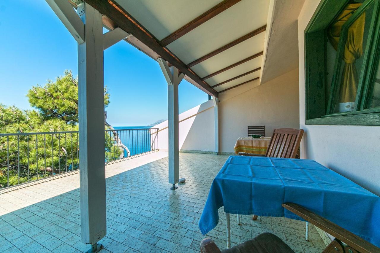 Apartments By The Sea Brela, Makarska - 16950 Ngoại thất bức ảnh