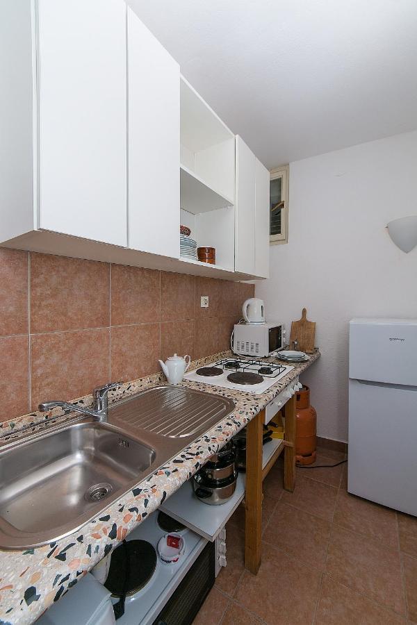 Apartments By The Sea Brela, Makarska - 16950 Ngoại thất bức ảnh