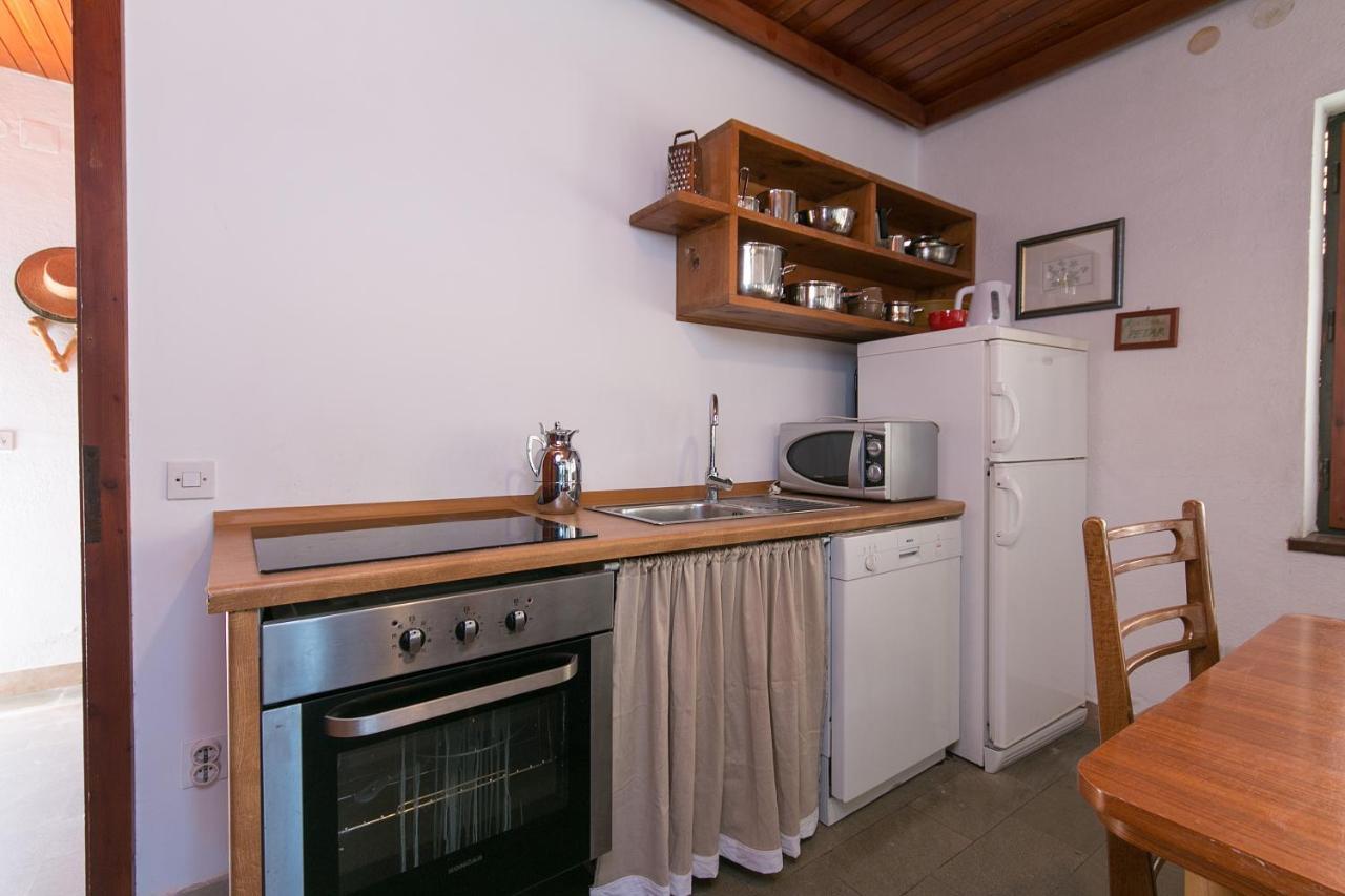 Apartments By The Sea Brela, Makarska - 16950 Ngoại thất bức ảnh