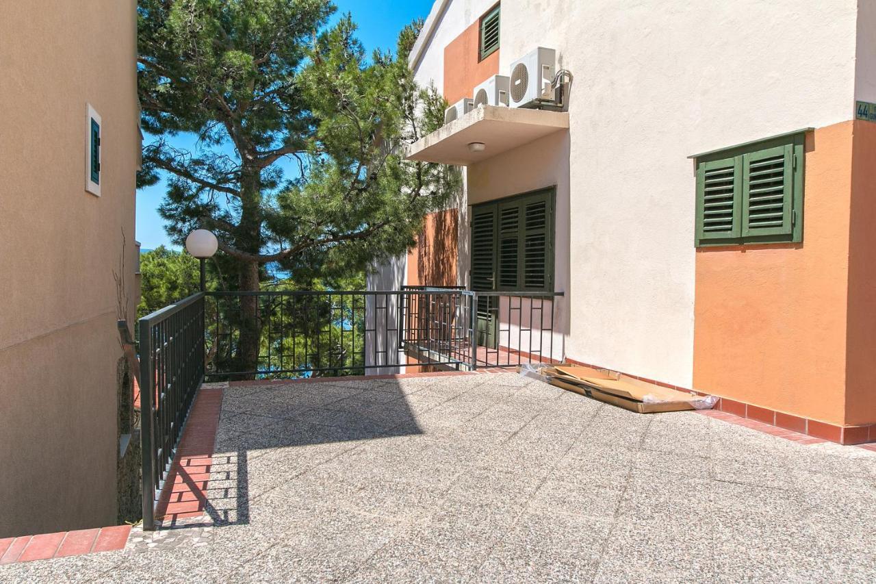 Apartments By The Sea Brela, Makarska - 16950 Ngoại thất bức ảnh